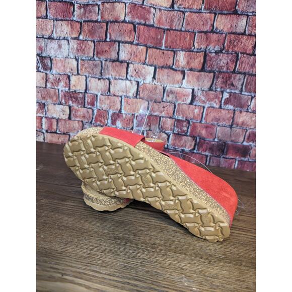 Yokono Women's size 7.5 Red Suede Wedge Sandals - Picture 2 of 7